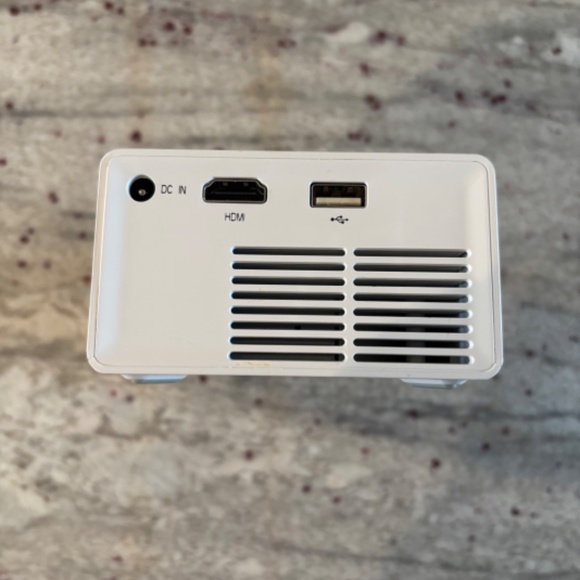 PVO YG300 Pro Portable 1080P LED Projector - Picture 4 of 7